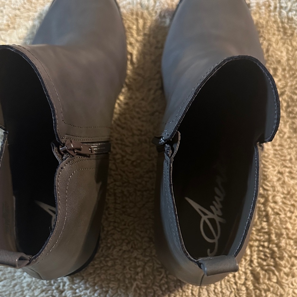 AMERICAN RAY Elegant Gray Ankle Boots - Picture 8 of 9